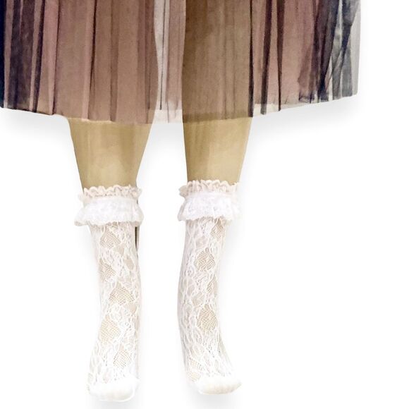 White Lace Ruffle Ankle Socks Stockings - NEW - Picture 4 of 4